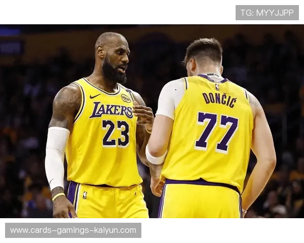 湖人连胜势如破竹,詹姆斯再度三双引爆湖人新高潮 湖人连胜势如破竹,詹姆斯再度三双引爆湖人新高潮