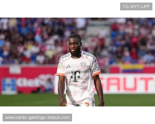 拜仁持续高速流畅传递,乌帕梅卡诺准确判断 拜仁持续高速流畅传递,乌帕梅卡诺准确判断