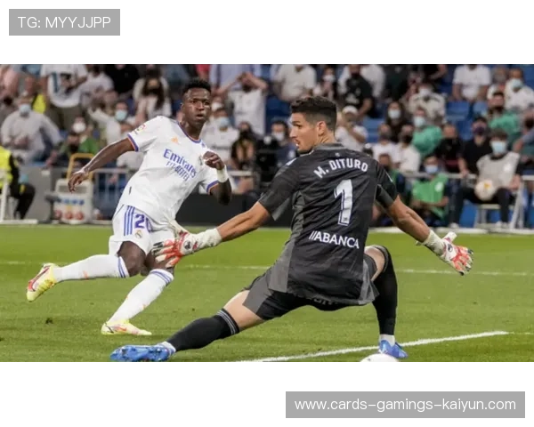 维尼修斯强势反击，帮助皇马捧起西甲冠军！